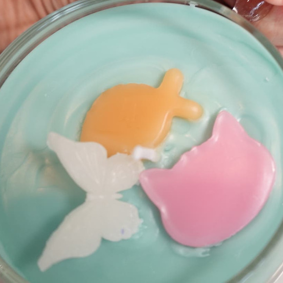 Vintage handblown glass teacup fishbowl candle with cat butterfly fish melts! - Picture 4 of 8